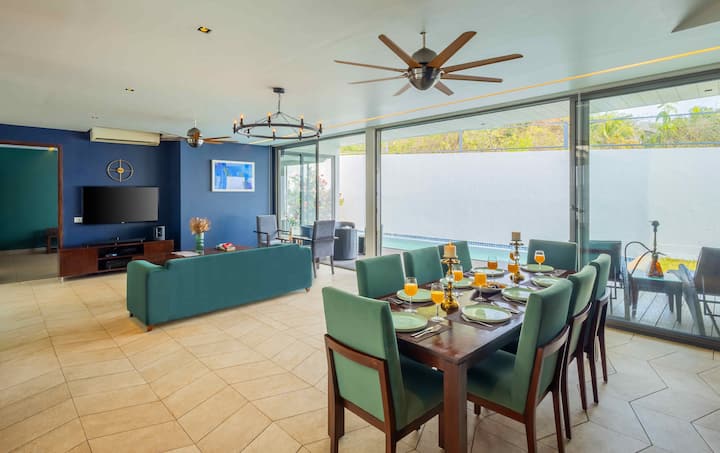 Dining area image 1