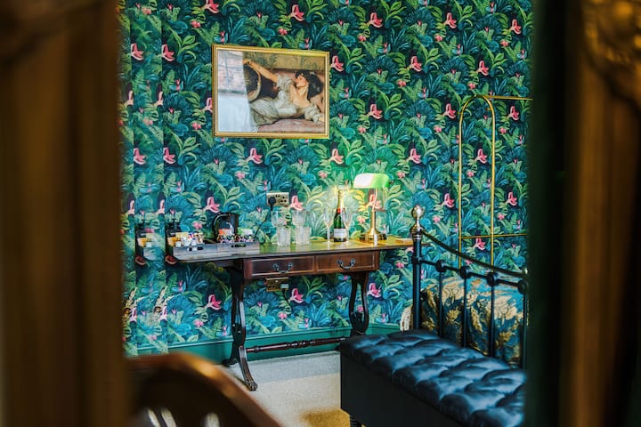 'The Gladstone Room' At Godstall Lane - Chester