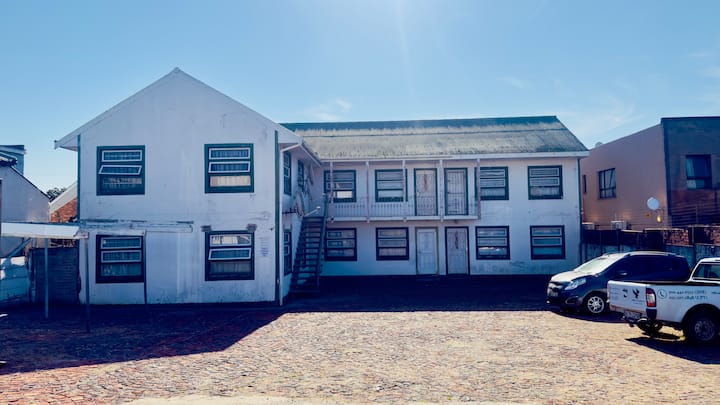 The Greanleaf Lodge - East London