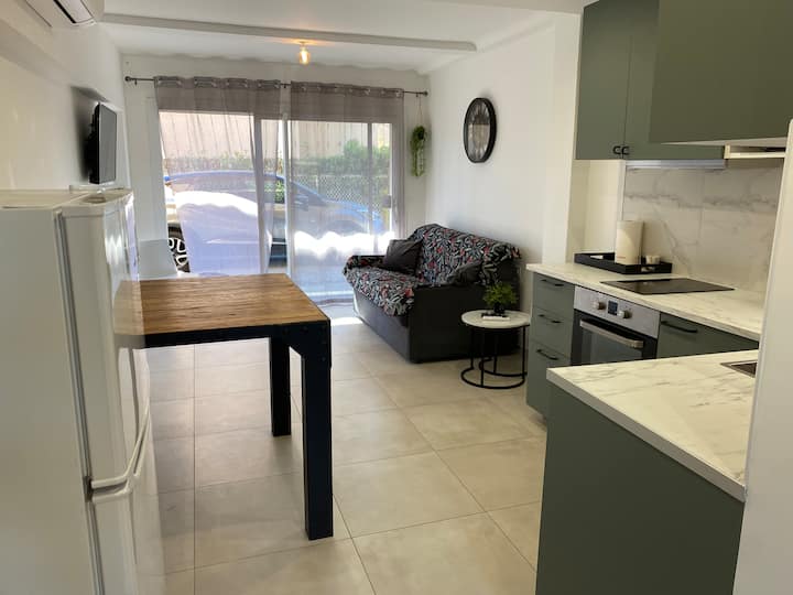 Studio Moderne à 5 Minutes à Pied De La Plage - Fréjus