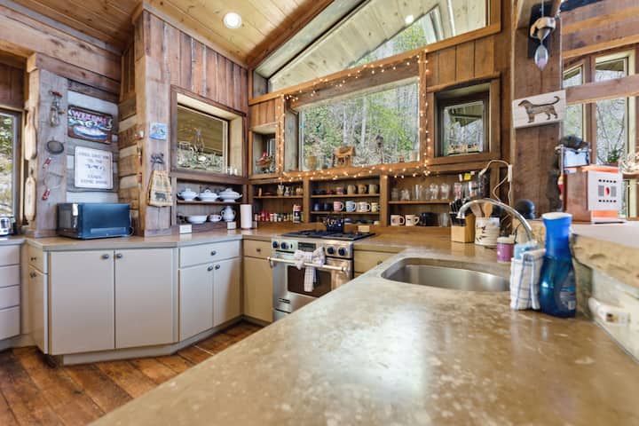 It’s The Wright Place, Highlands Cabin, Mtn Views - Highlands, NC