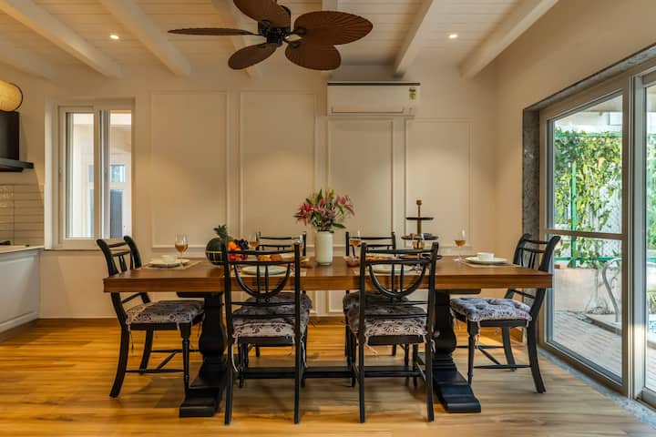 Dining area image 1