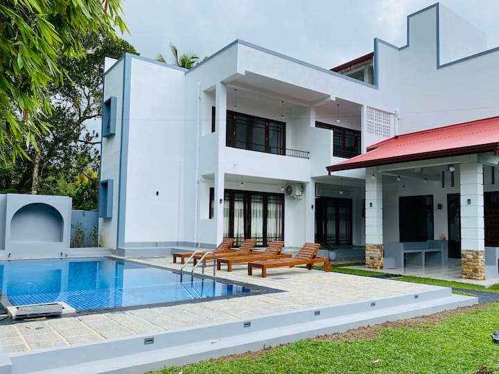 Seven Plus Villa - 5br Villa With Swimming  Pool - Mirissa
