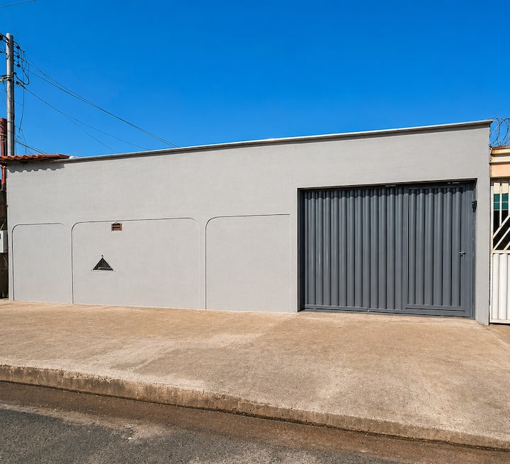 Casa Grande Para 8 Pessoas No Santa Mônica - Uberlândia