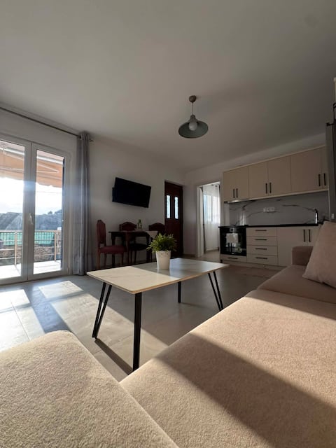 Top Airbnb: Cozy Apartment in Himarë in Himarë