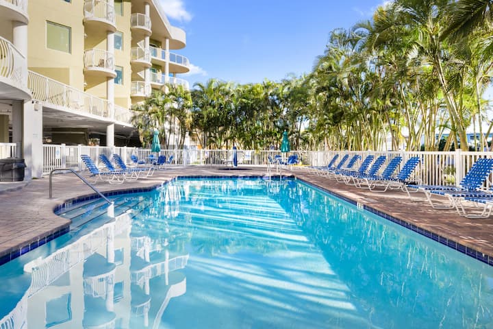 Spacious Suite W/ Balcony | Near The Beach! - Treasure Island, FL