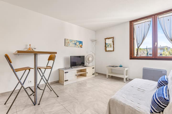 Studio Aurore 205a Avec Piscine By Sur La Mer - Fréjus
