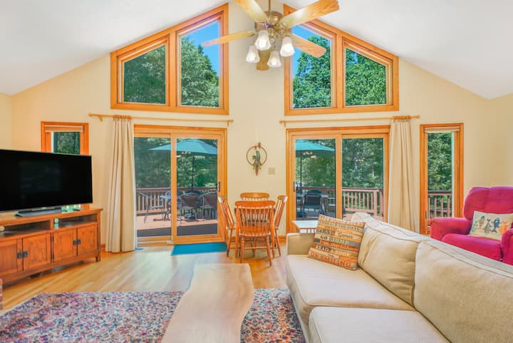 Wallers Lakefront Retreat With Beach/hot Tub/dock - Lake Anna, VA