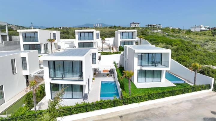 Sol Vila - Saranda