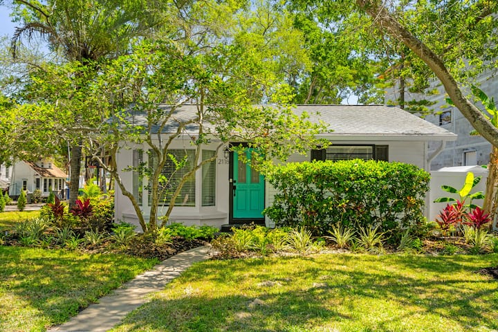 Luxury Oasis In South Tampa - Tampa, FL