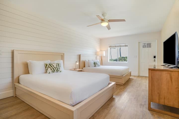 Convenient Stay, Superb Location, Free Breakfast - Islamorada, FL