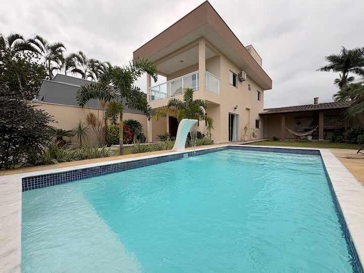 Casa Com Piscina A Poucos Metros Da Praia - Ubatuba