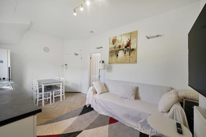 Garden Flat In Watford | Sleeps4 | Onstreet Prkng - Watford