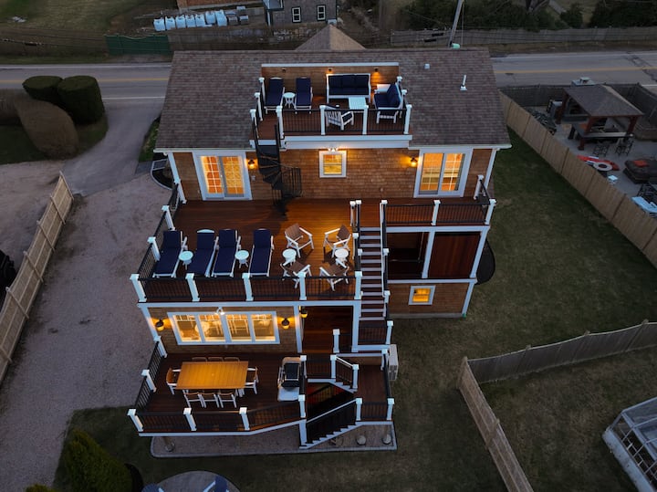 Roof Top Retreat! Only Steps To Boon St Market! - Narragansett, RI