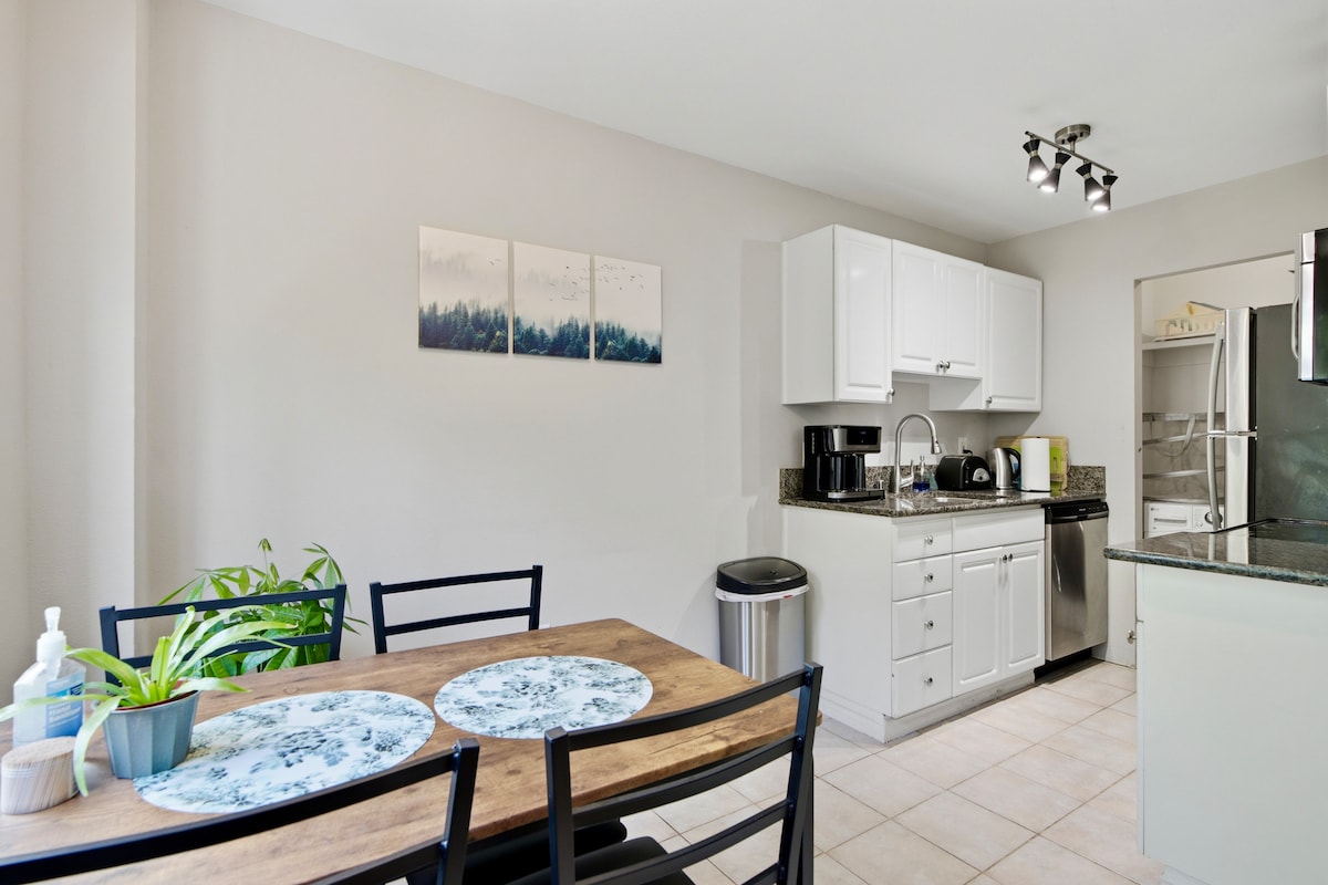 C4: Cozy Convenient 1BR by Convention Center