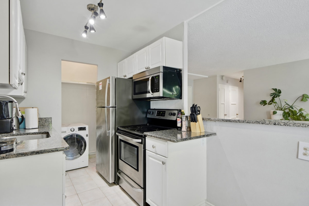 C4: Cozy Convenient 1BR by Convention Center