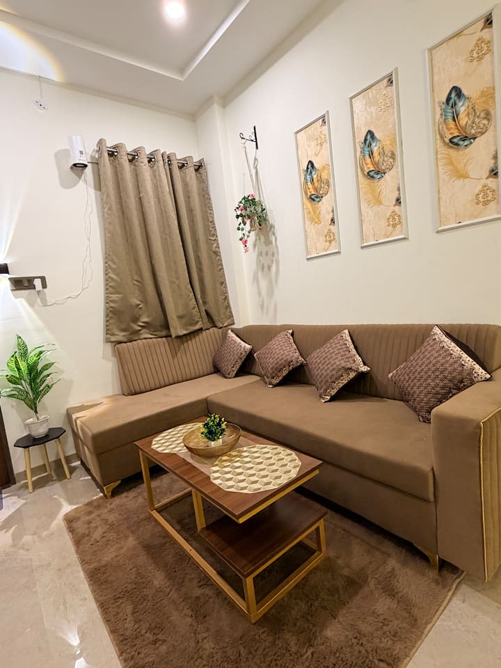 Nest & Rest| Premium1 Bhk| | Safe| Couple Friendly - Indore