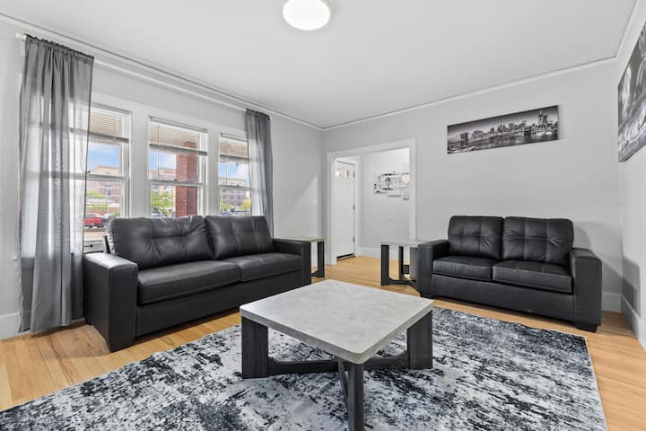 2 Br | Fully Equipped Home In Dearborn - 迪爾伯恩