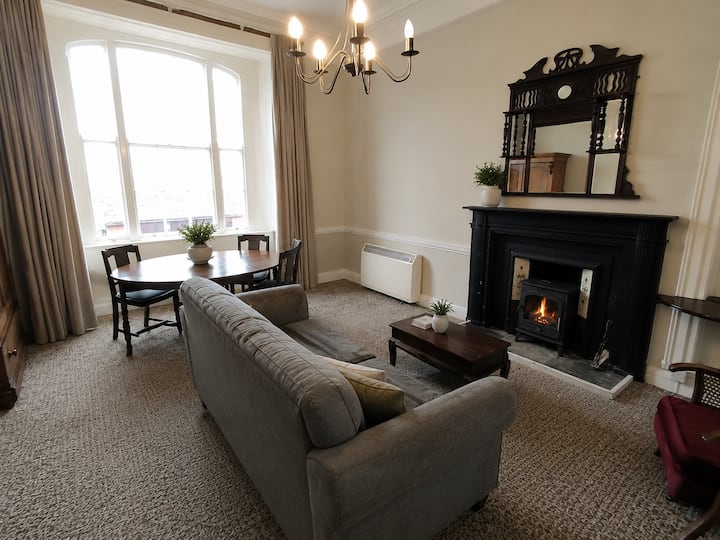 Cosy Town Center Georgian Apartment - Kinsale
