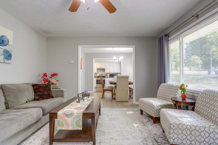 Pet-friendly Gwinnett County Home Near Lake Lanier - Suwanee, GA