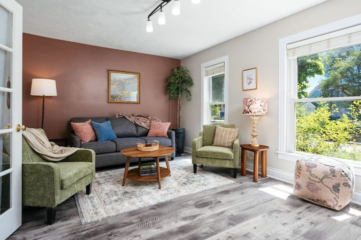 Luna Cottage | Hot Tub | 3br Downtown | Grill - Traverse City, MI