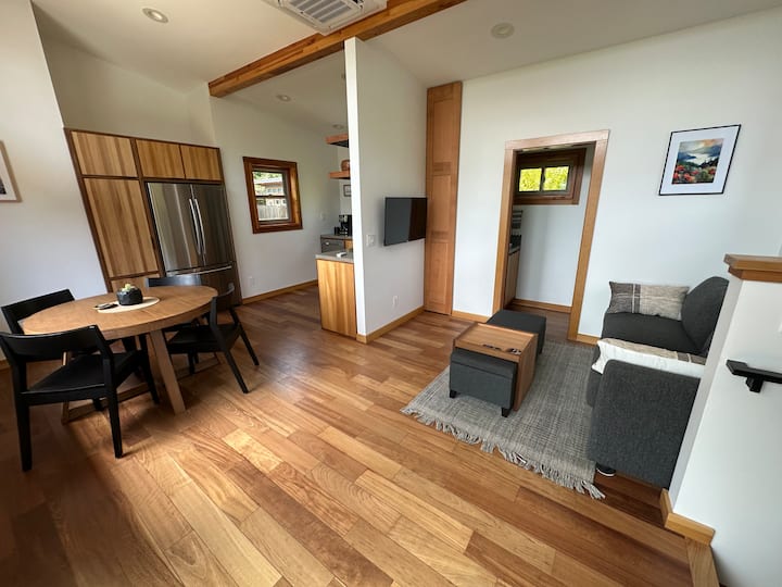 Modern Cabin -Walk To Downtown - White Salmon, WA