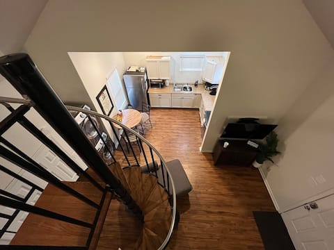 Hillcrest Loft Apartment