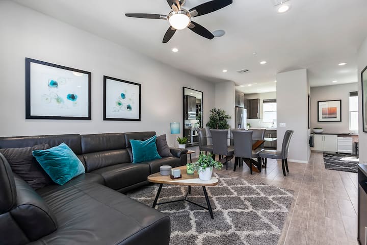 Elegant 2 Bed/ 2.5 Bath Imperial Beach Home (Baysi - Imperial Beach, CA