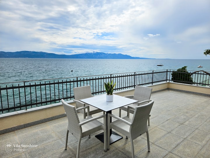 Beachfront Apartment With Terrace At Vila Sunshine - Brist