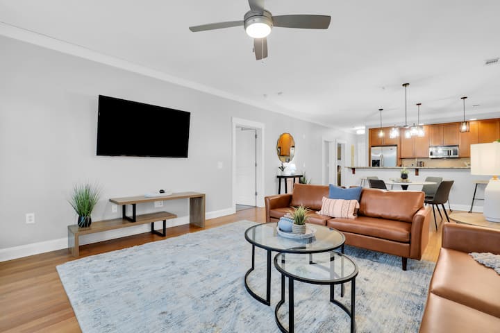 2 Historic District Units • Parking + Near Forsyth - Savannah, GA