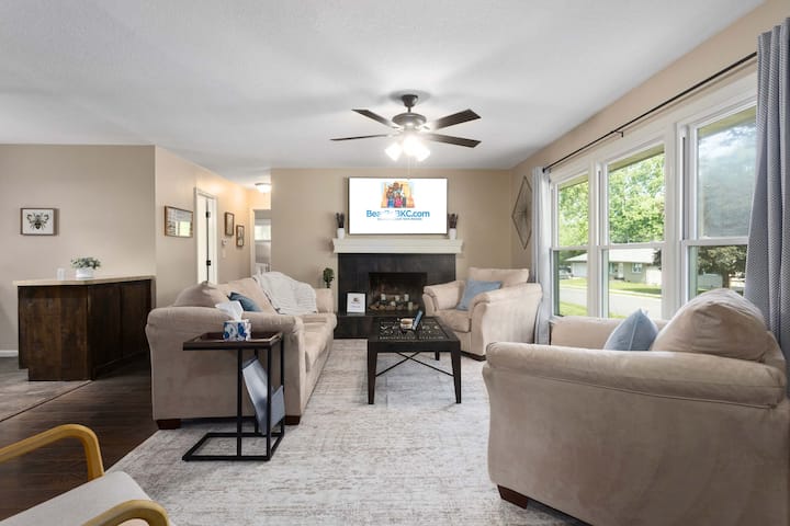 Sleeps 4+ Family-friendly, Fenced Yard, Fifa - Lee's Summit, MO