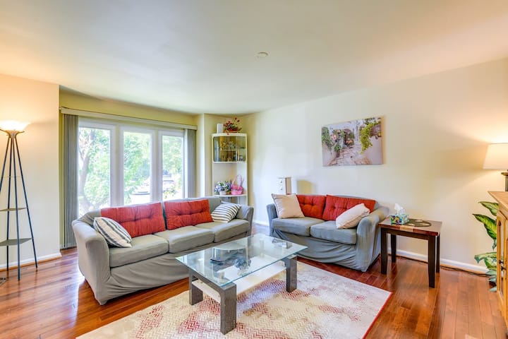 Spacious 4 Bed Herndon Home Near Airport & Metro - Reston, VA