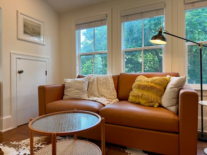 Charming Garden Studio Guesthouse - Fairview, TX