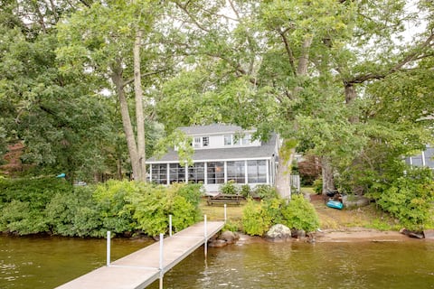 Beautiful lake-front, 4 bedrooms, 2.5 bathrooms