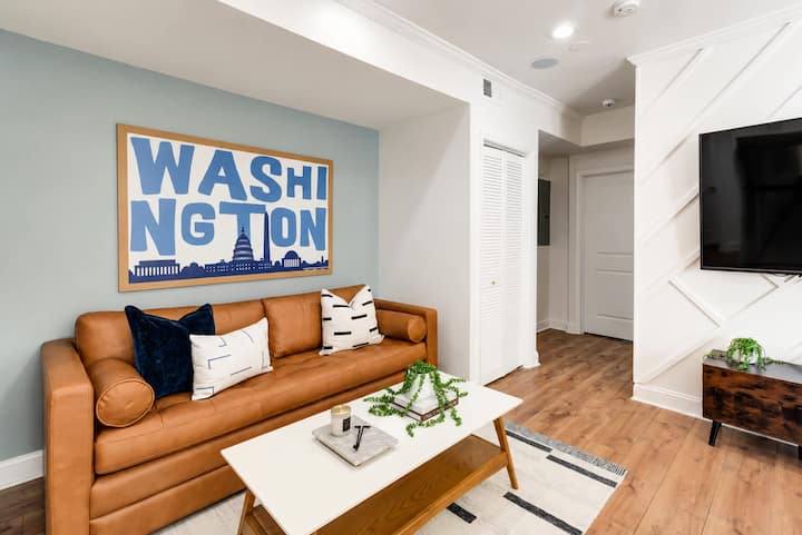 Lincoln Lofts: 201 | 2br Sunlit Designer Retreat - Washington, D.C., DC