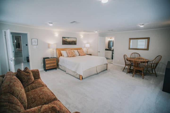 Executive Living 4br 2ba Home - Beaumont, TX