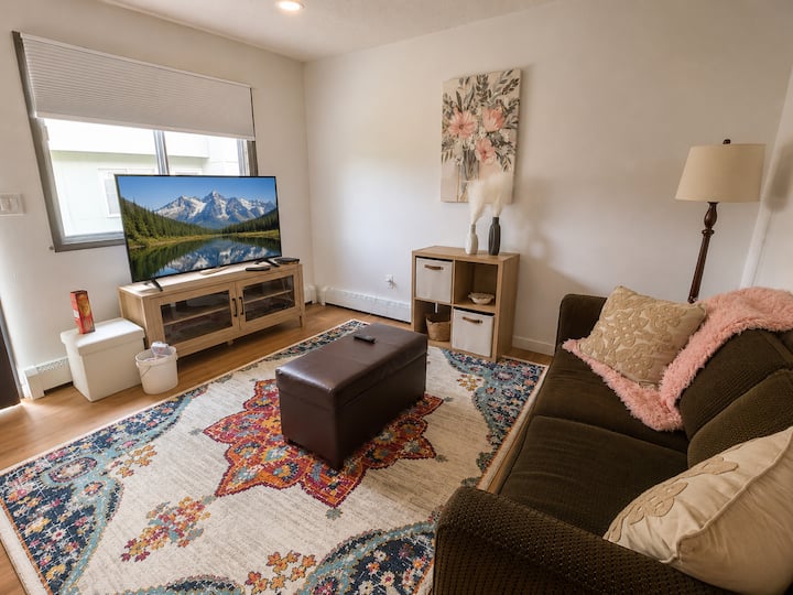 Midtown Cozy Flat/ Wifi/ Carport - Anchorage