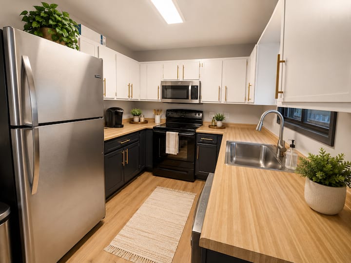 Midtown Cozy Flat/ Wifi/ Carport - Anchorage, AK