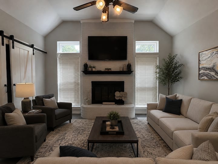 Waterfront Escape With Pool | 4 Bedrooms & 2 Baths - Granbury, TX