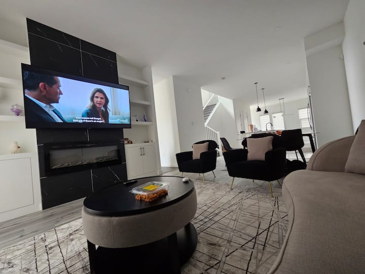 Diamond Lux Home - 10 Mins From Stampede Park - Calgary