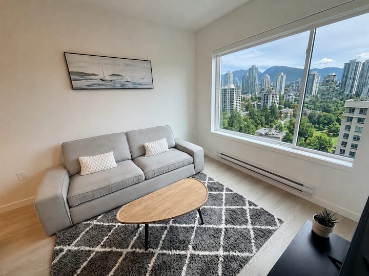 Modern Condo W/ Gym Access | Near Willowbrook Mall - Surrey