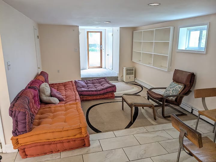 Spacious Basement Apartment With Natural Light - Hyattsville