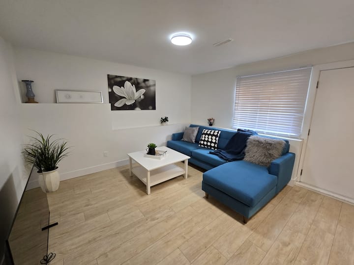 Private 1 Bed|1bath With Laundry
Near Highway - Abbotsford