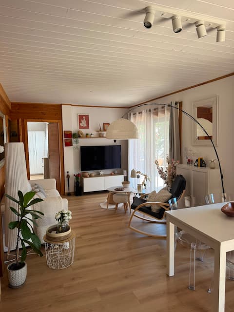 Popular Airbnb listing: Scandinavian cozy space with Jacuzzi 30 min from the beaches in La Roche Sur Yon