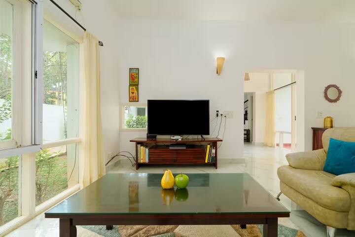Living room image 3