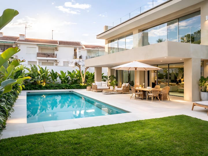 Stunning 8-bedroom Modern Villa - Nerja