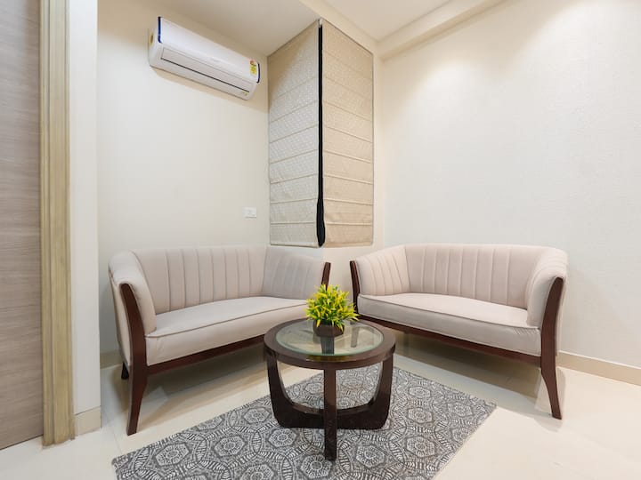 Lyvion Homes, Sector 38, Entire 2bhk Apartment - Gurugram