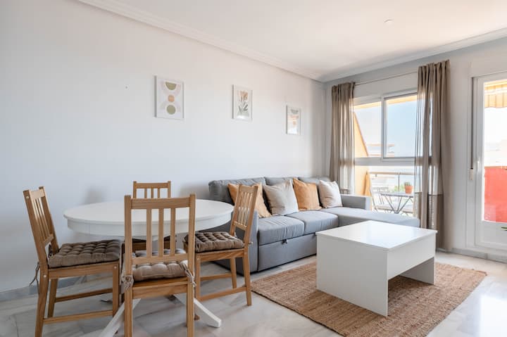 Bright Pool Apartment Torremolinos - 托雷莫利諾斯