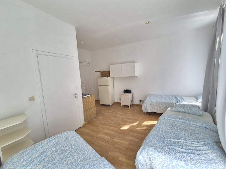 House Of 6 Studios, 6 Bathrooms, 6 Kitchens For 15 - Woluwe-Saint-Lambert