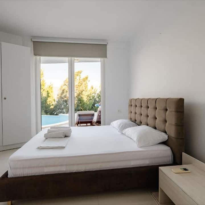 Double Room With Extra Bed@stone Beach Suites - Qeparo